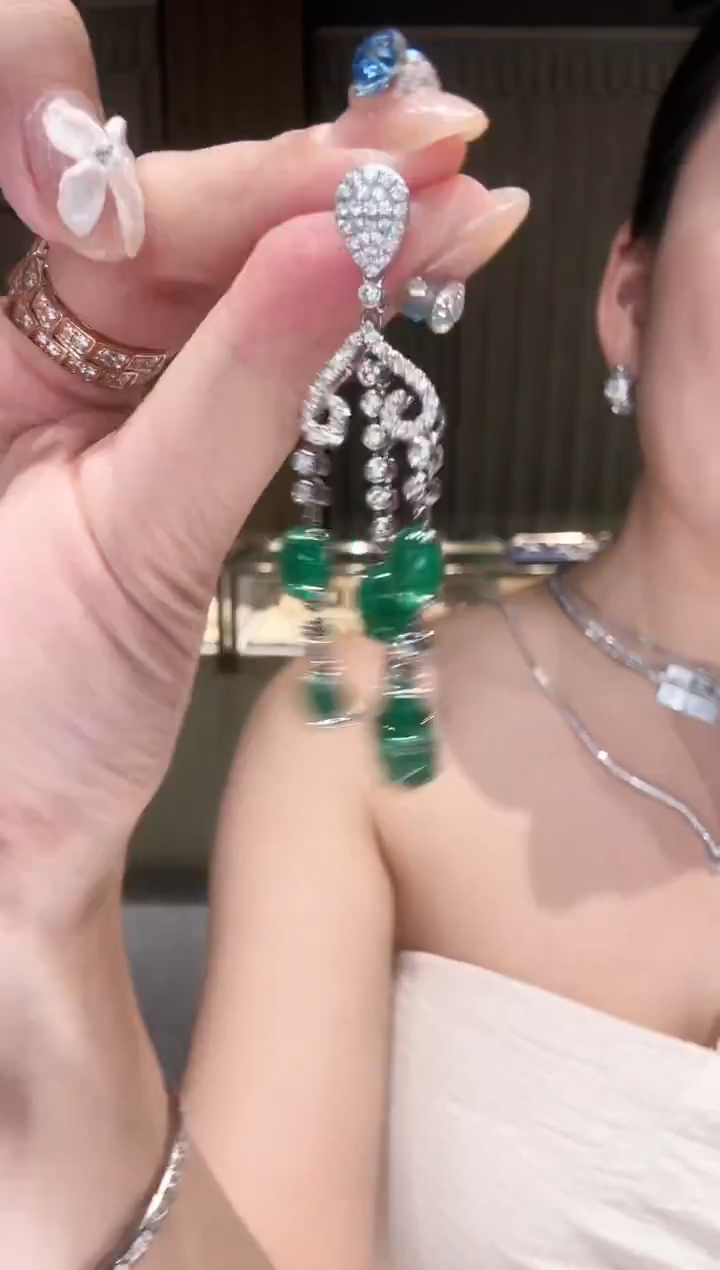 铂Pt950镶嵌耳饰钻石宫廷款流苏