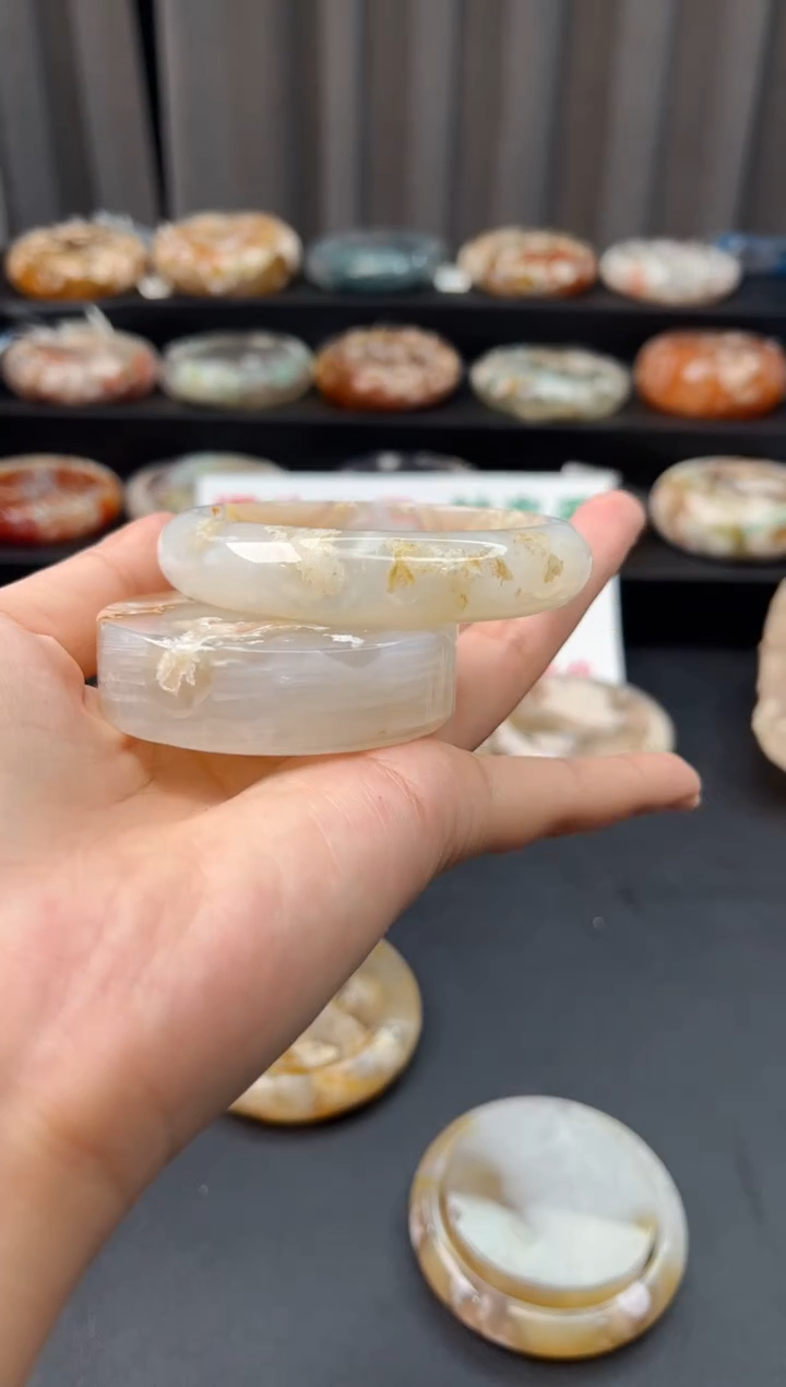 石英质玉手镯未镶嵌赠送镯心（58圈口）无证书