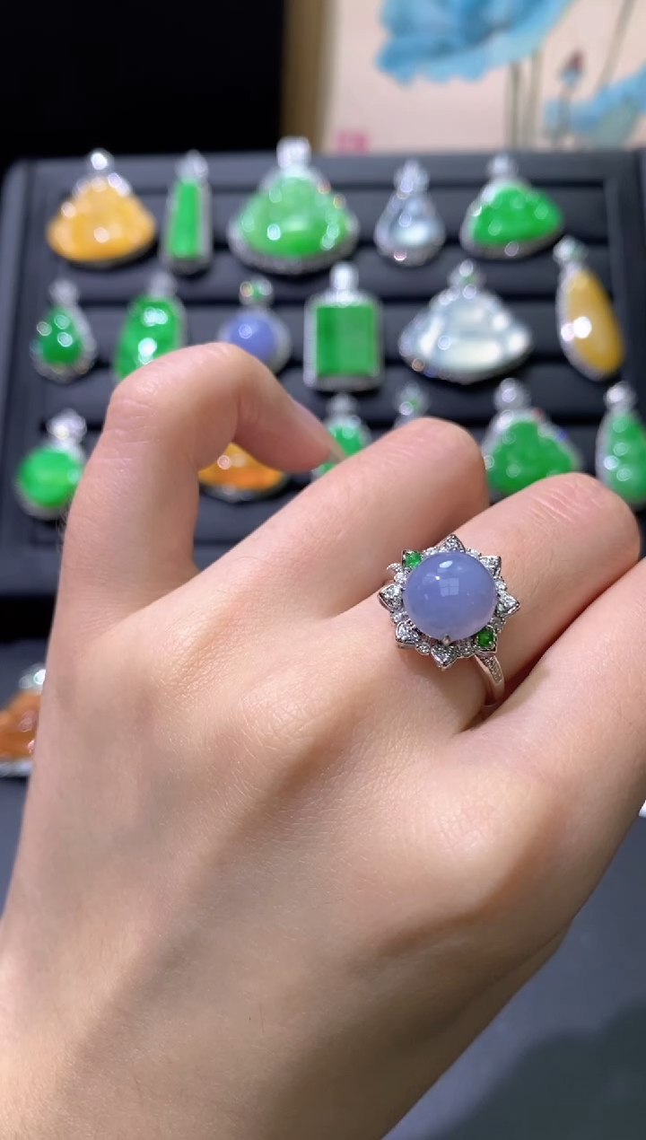 18K金镶嵌戒指翡翠18蛋面