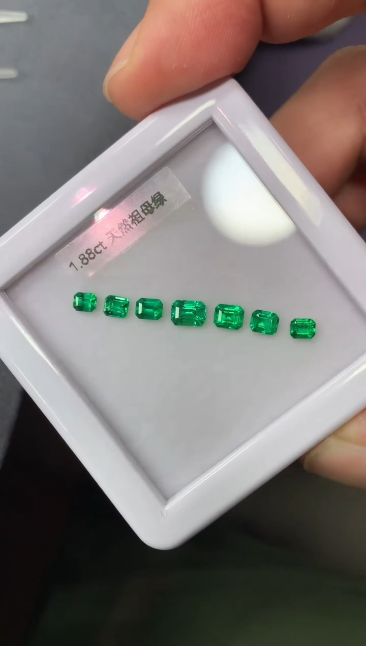 【闪购商品】祖母绿裸石未镶嵌1.88ct 一组7粒