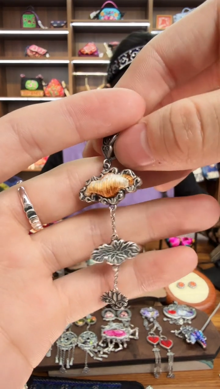 【闪购商品】织绣103蒙阿苏苗绣传承