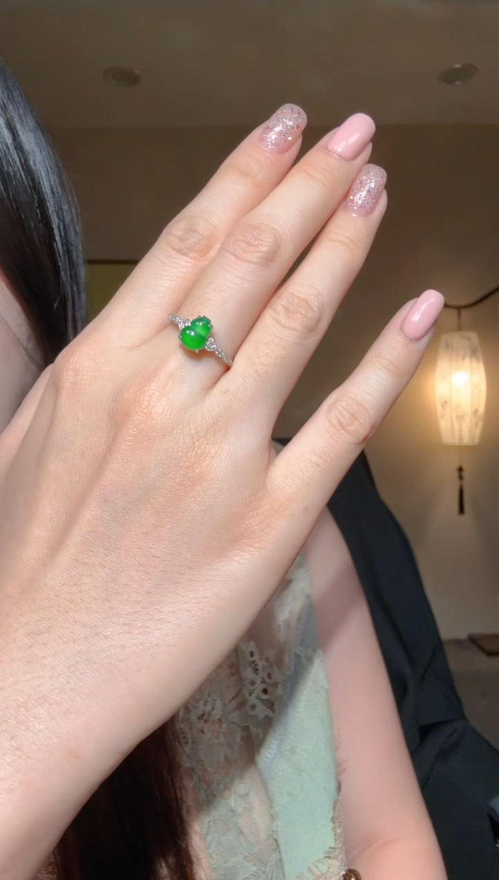 翡翠戒指未镶嵌葫芦