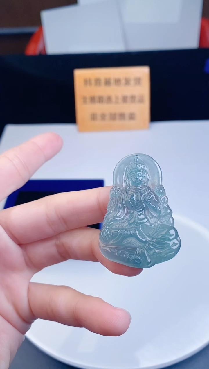 颈饰未镶嵌翡翠   