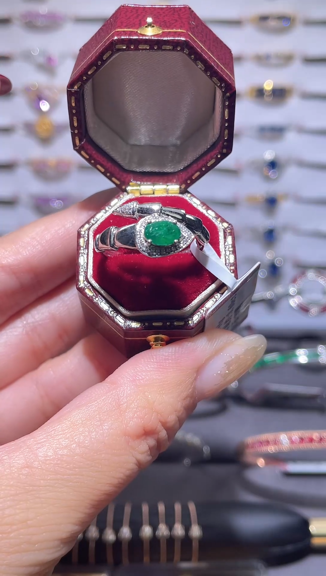 【闪购商品】祖母绿戒指18K金镶嵌18K金镶嵌祖母绿戒指