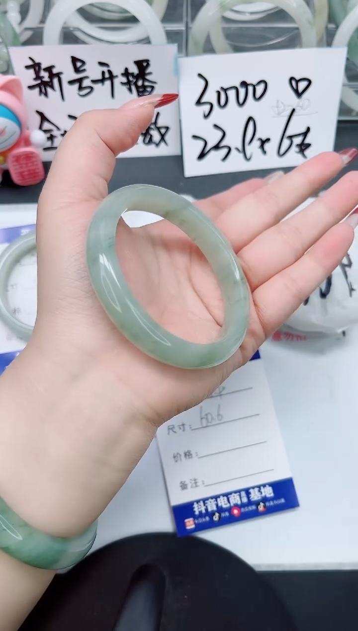 【闪购商品】石英质玉手镯未镶嵌a54