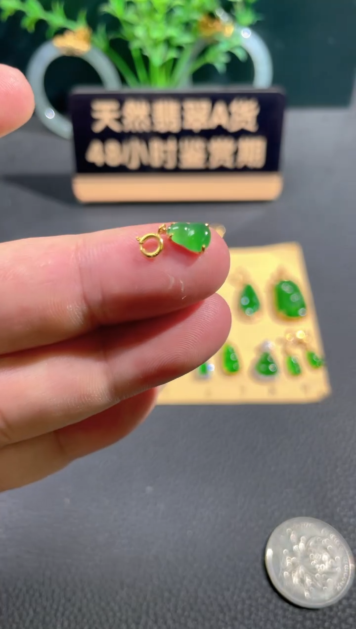 翡翠18K金镶嵌颈饰翡翠