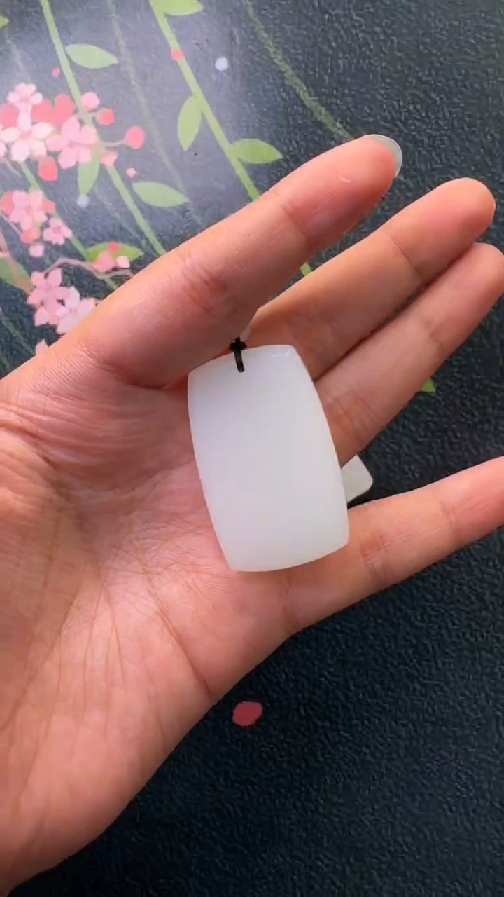 和田玉未镶嵌颈饰吊坠