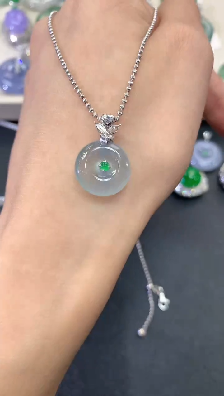 【闪购商品】翡翠吊坠(不含链)18K金镶嵌a44