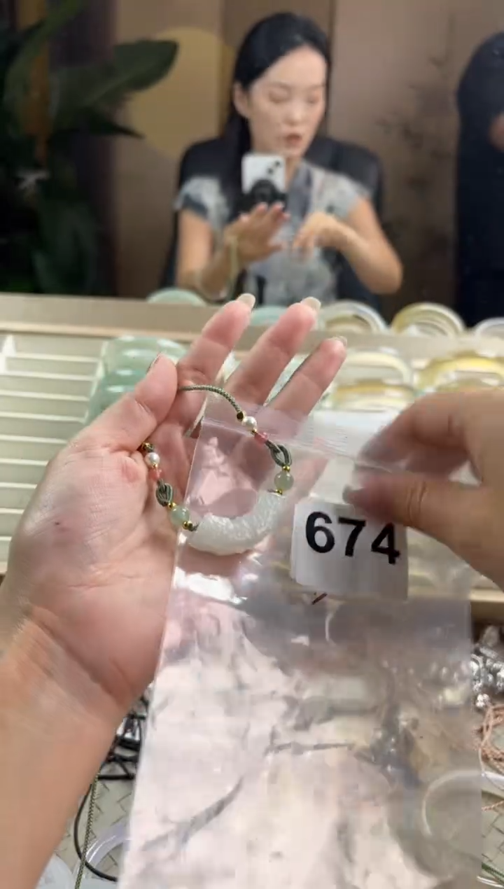 手镯玛瑙/玉髓未镶嵌木*674
