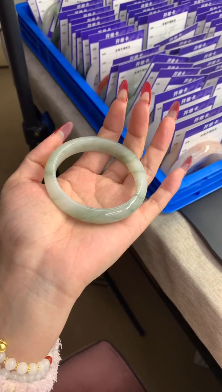 【闪购商品】石英质玉手镯未镶嵌v104