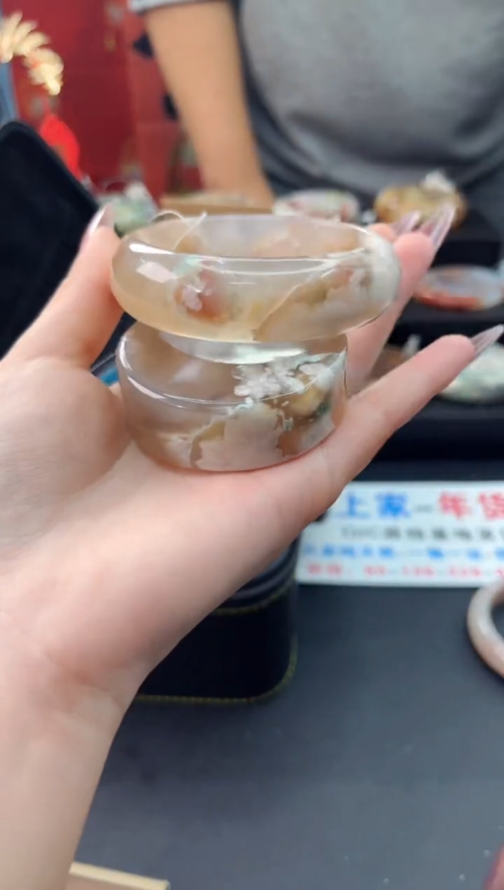 【闪购商品】石英质玉手镯未镶嵌赠送镯心（56圈口）