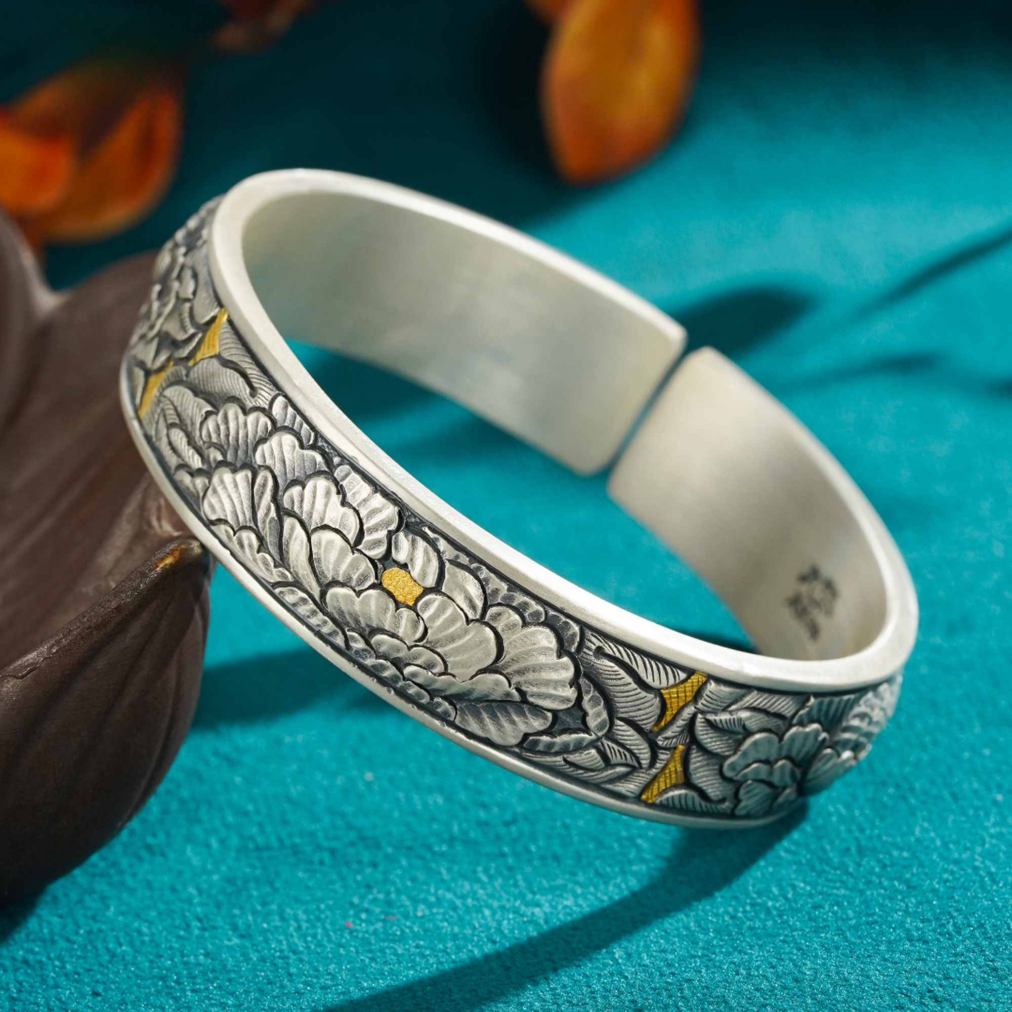 中国珠宝 足银手镯 嵌金錾刻牡丹花999开口银手镯