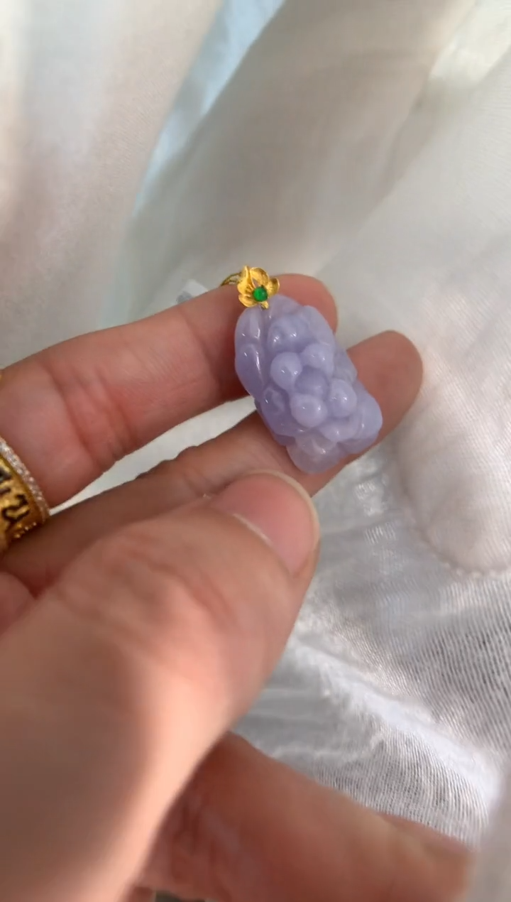 颈饰18K金镶嵌翡翠莲花