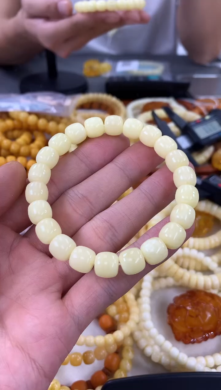 【闪购商品】琥珀裸石未镶嵌手串