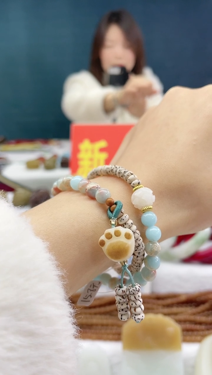 【闪购商品】石英质玉手链合金8