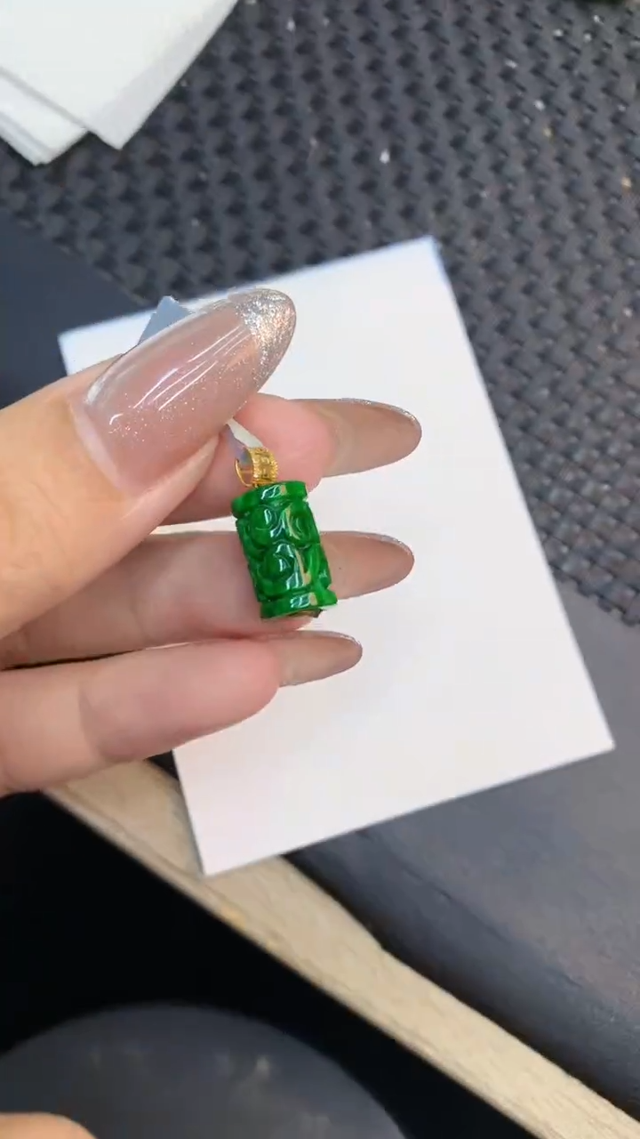 颈饰18K金镶嵌翡翠1