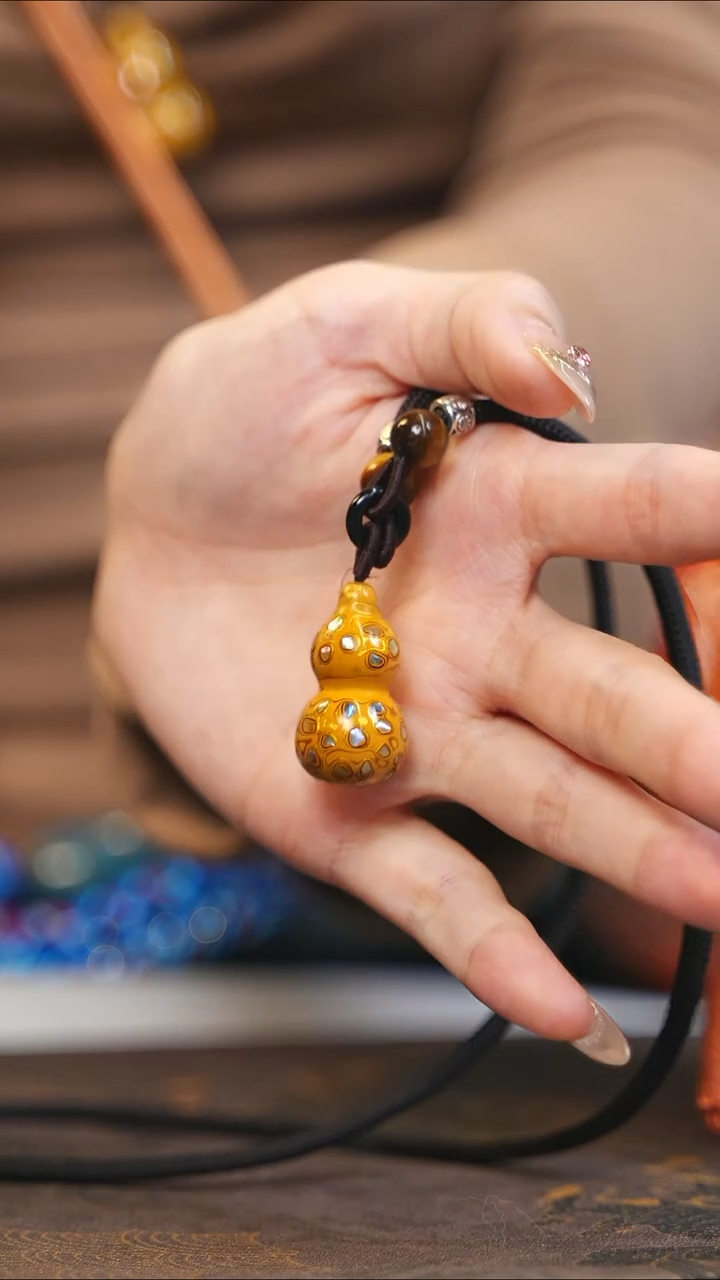 【闪购商品】金黄大漆紫光檀螺钿小脖挂