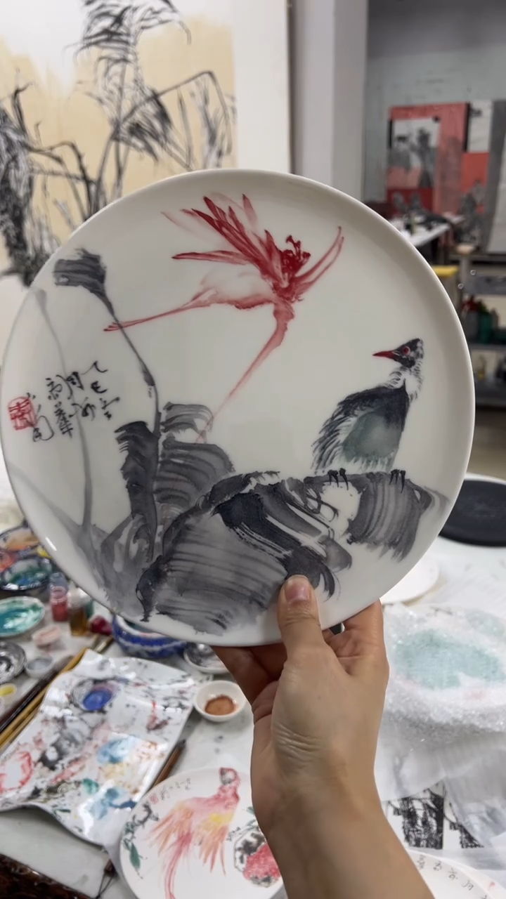 国画秦老师手绘瓷器作品25cm