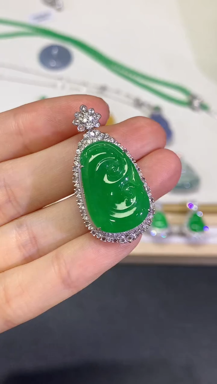 【闪购商品】翡翠颈饰18K金镶嵌团购73