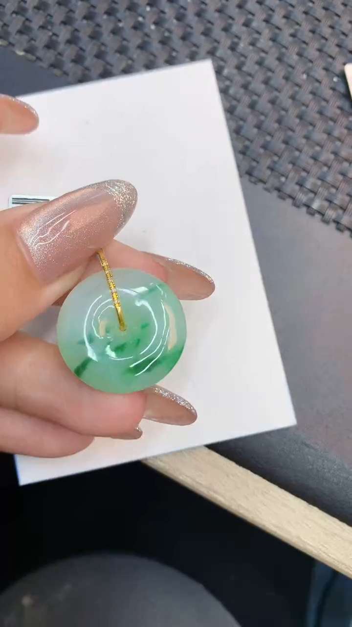 颈饰18K金镶嵌翡翠1