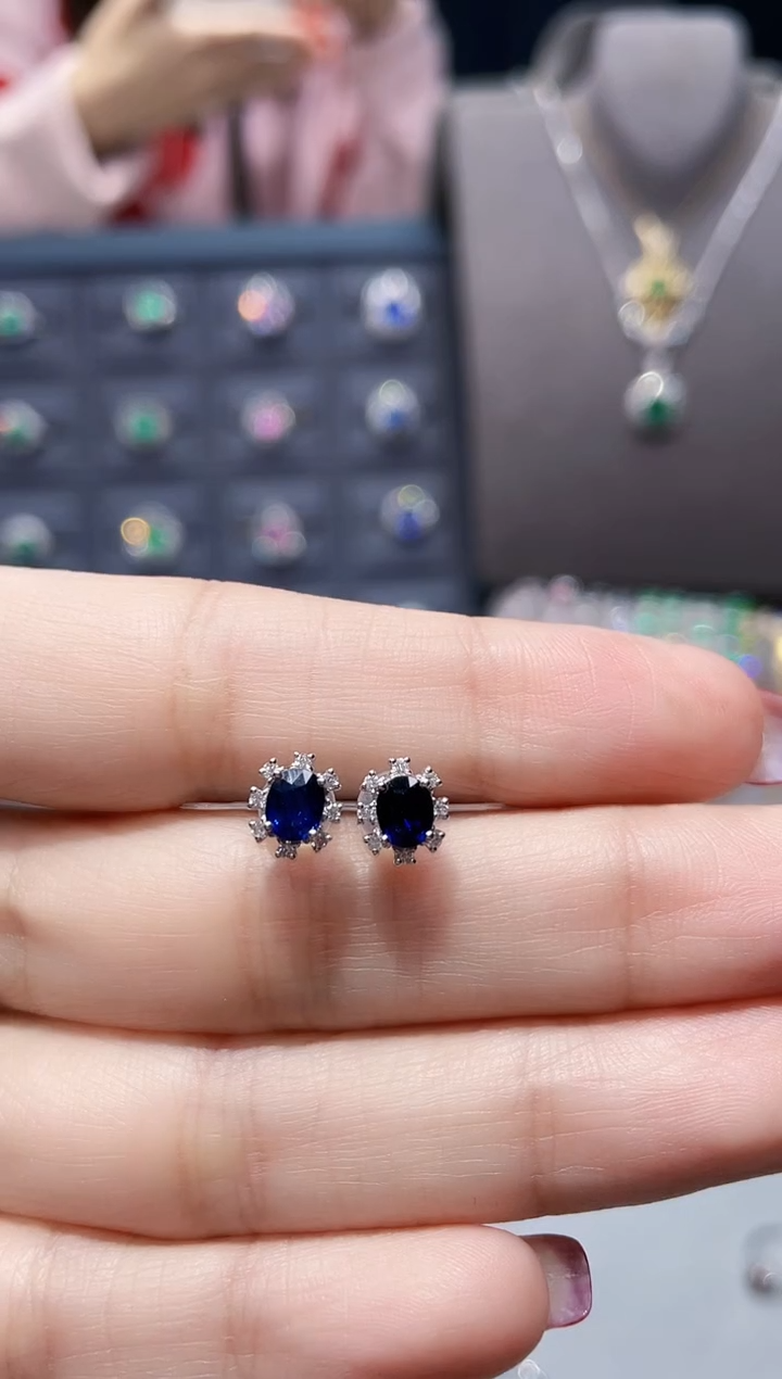 【闪购商品】蓝宝石耳钉18K金镶嵌0.95克拉