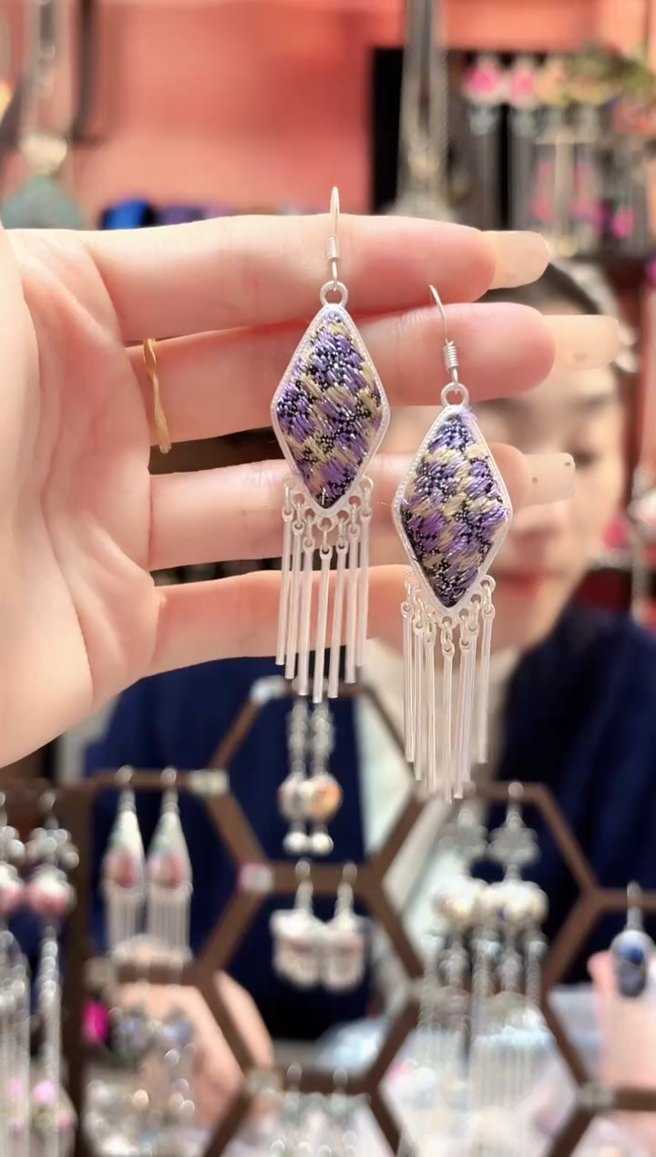 织绣云织谣民族风精美饰品 136