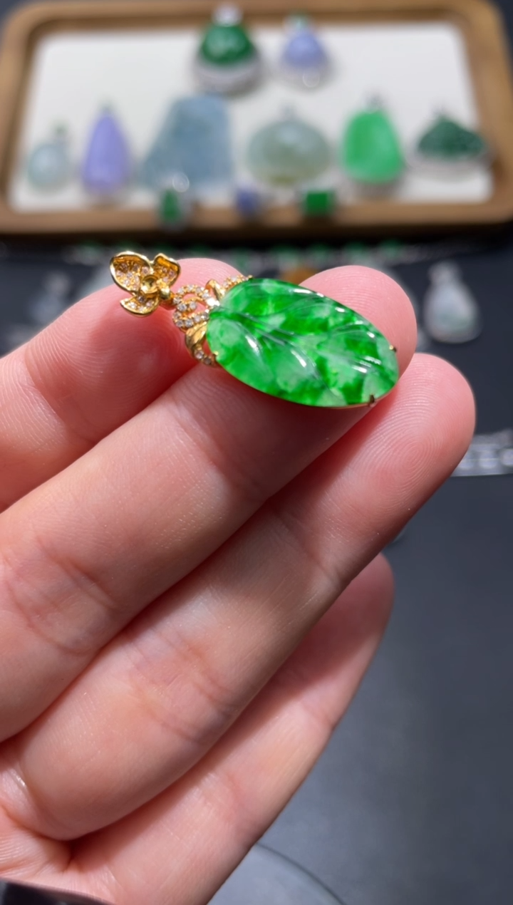 【闪购商品】翡翠颈饰18K金镶嵌24............