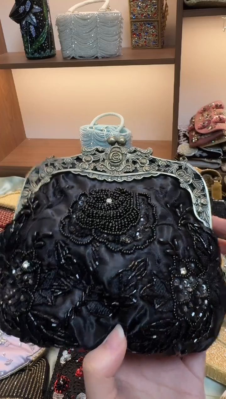 织物百格汇手工串珠包