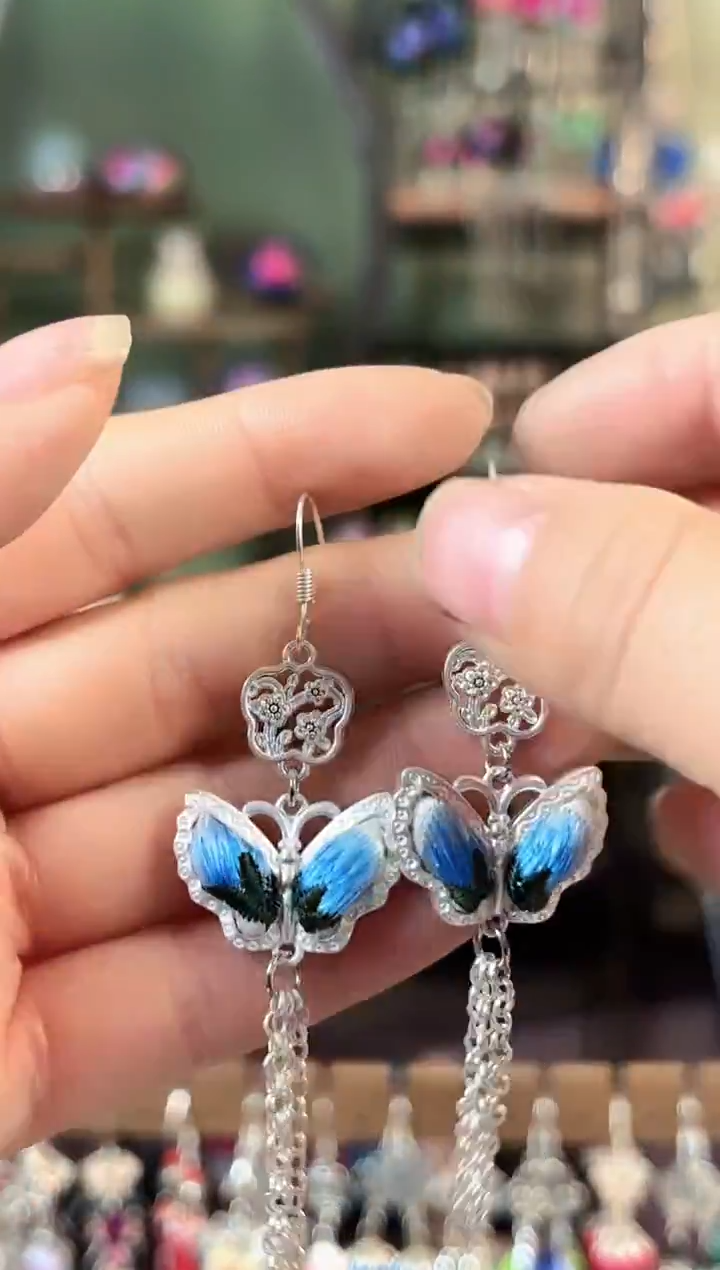 彩云南阁非遗老绣苗银饰品325