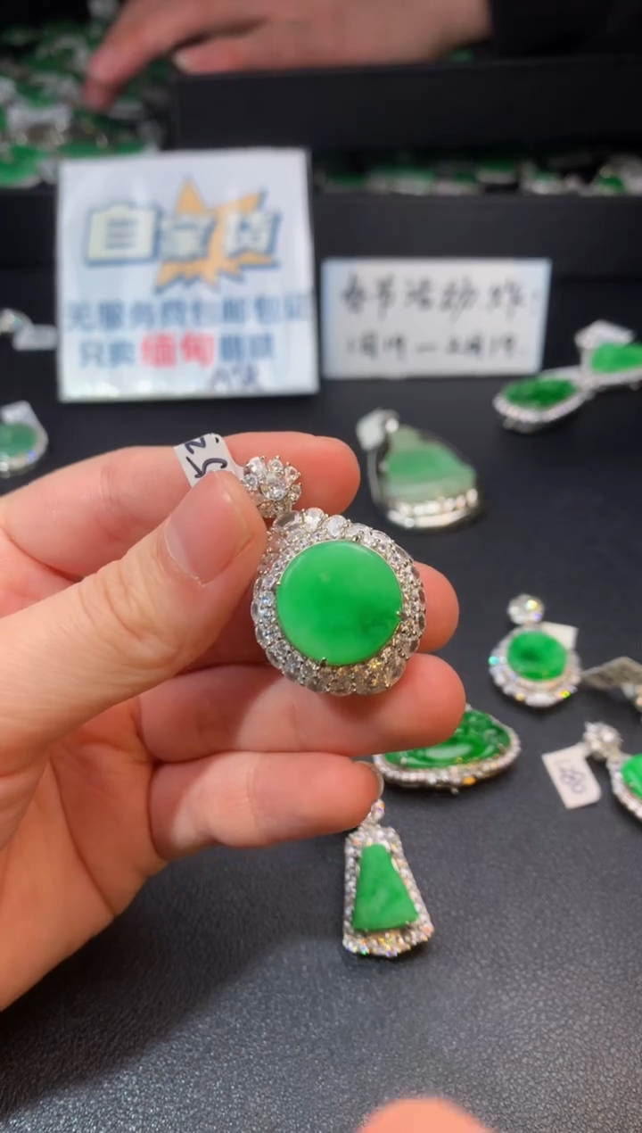 【闪购商品】翡翠颈饰银S925镶嵌翡翠