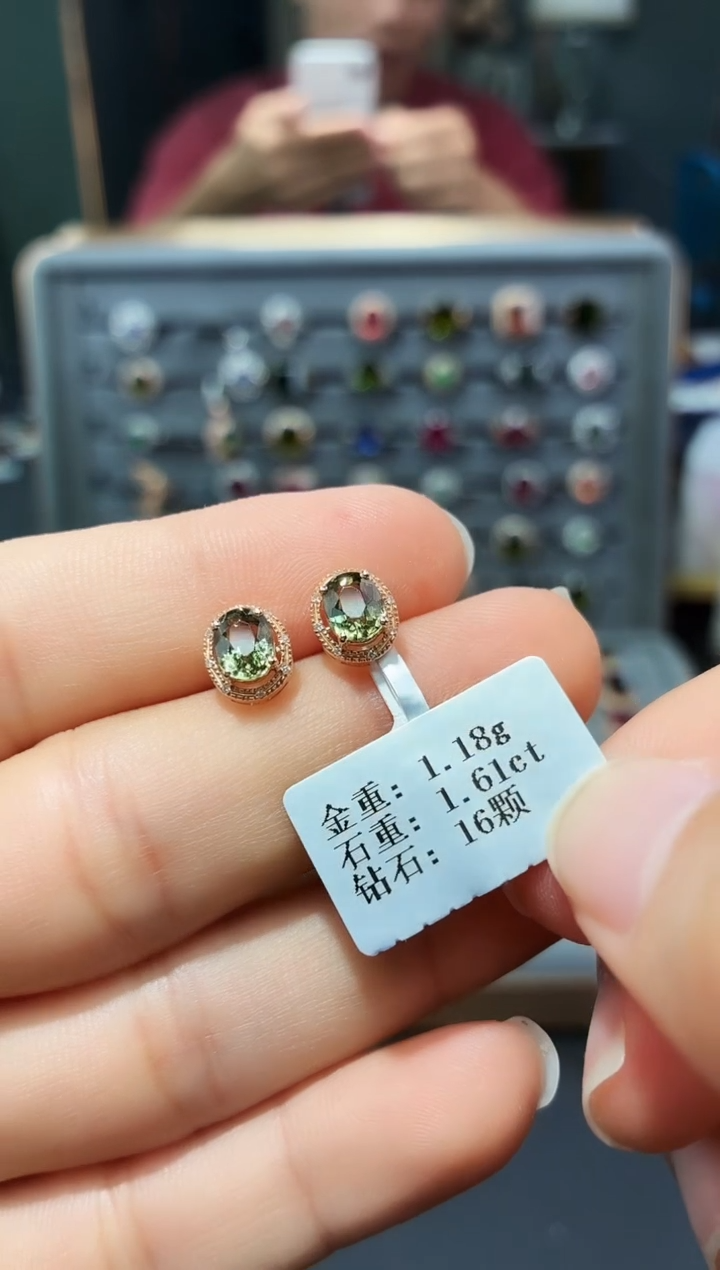 18K金镶嵌耳饰碧玺1.61配钻