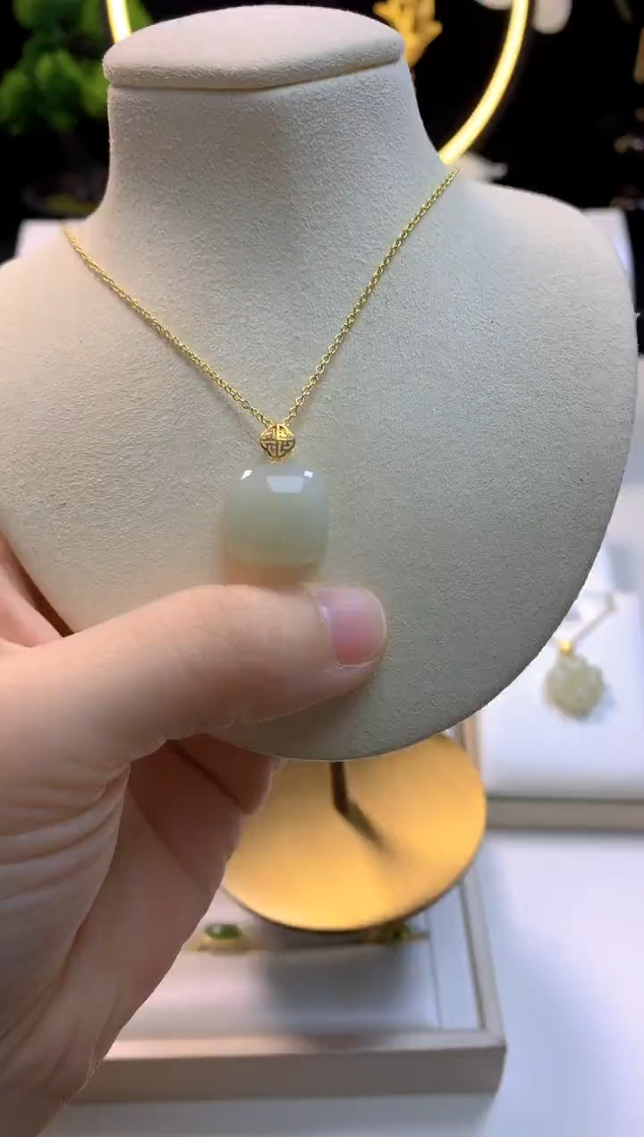 【闪购商品】和田玉吊坠18K金镶嵌方糖