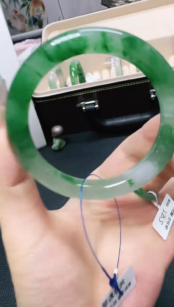 石英质玉（非洲翠）手镯未镶嵌/7243