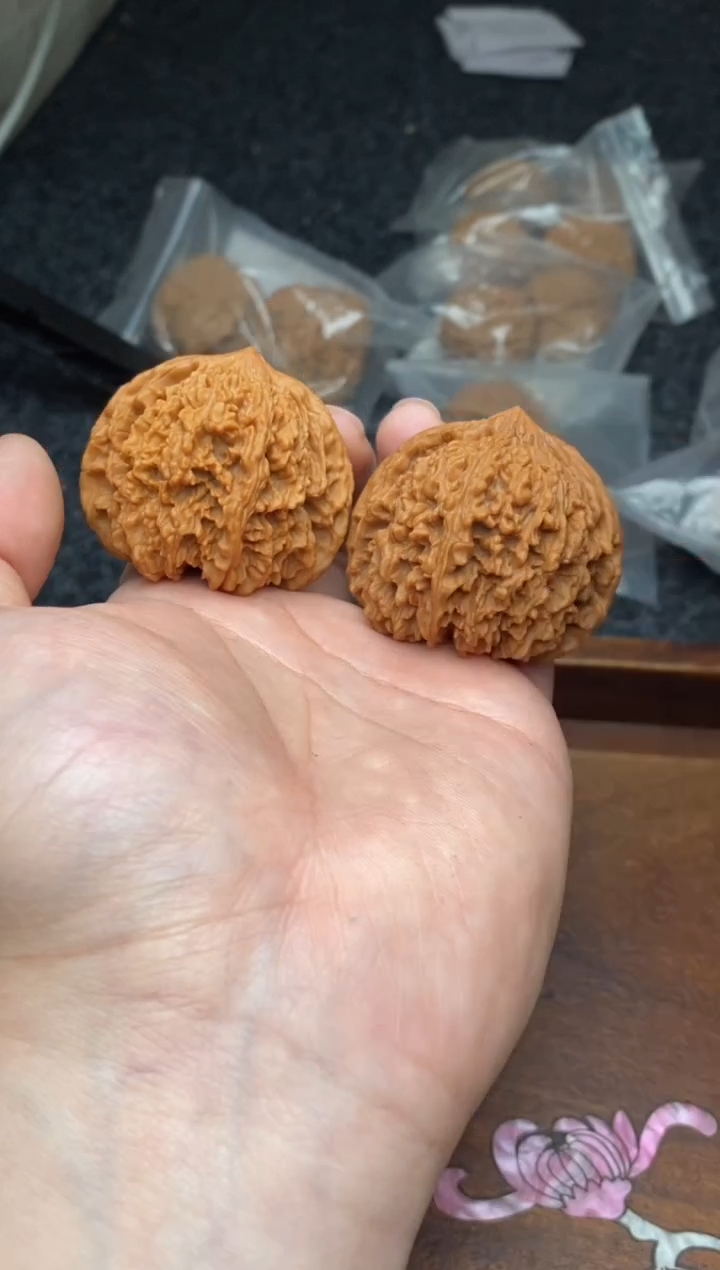 【闪购商品】文玩核桃把件G173号45尺满天星