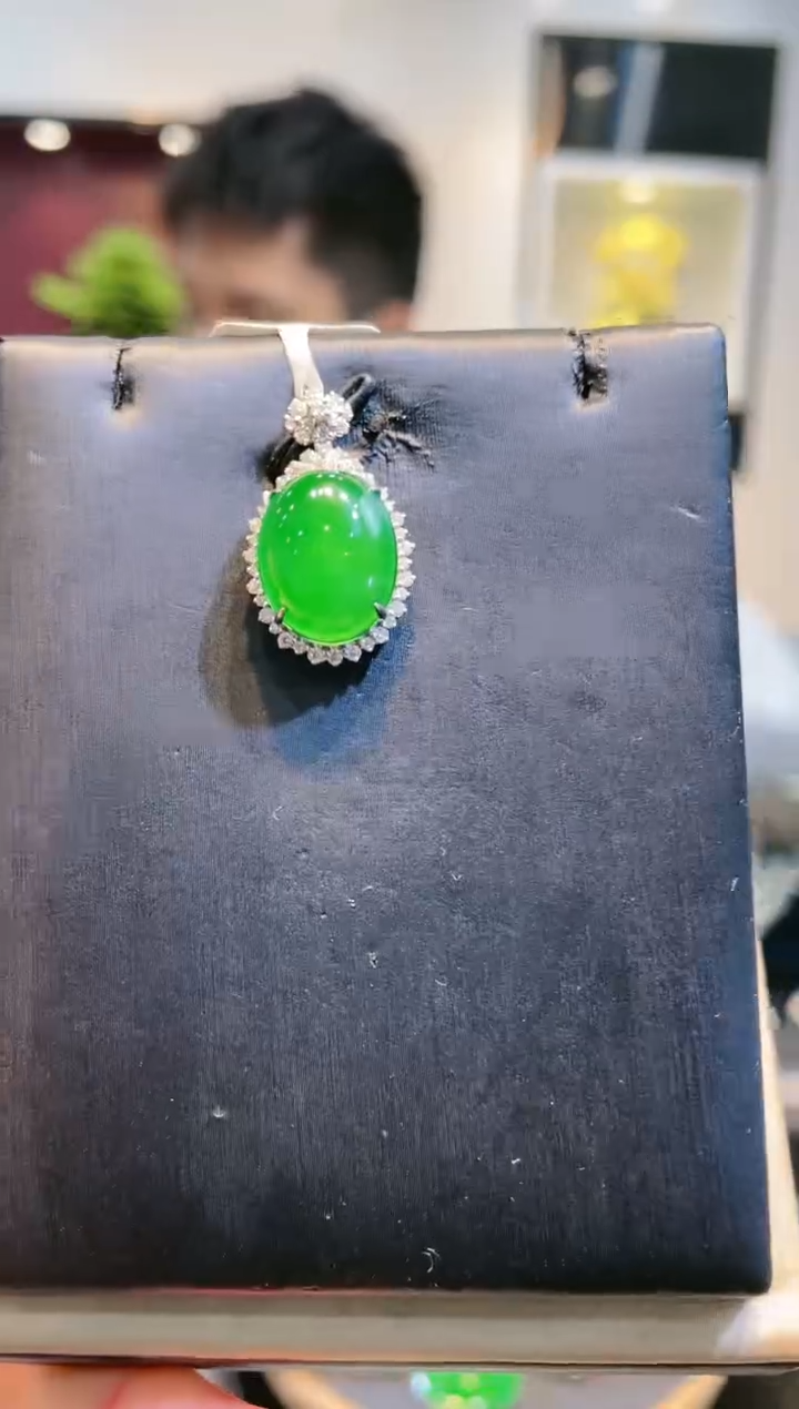 【闪购商品】翡翠颈饰18K金镶嵌A12天然A货翡翠吊坠