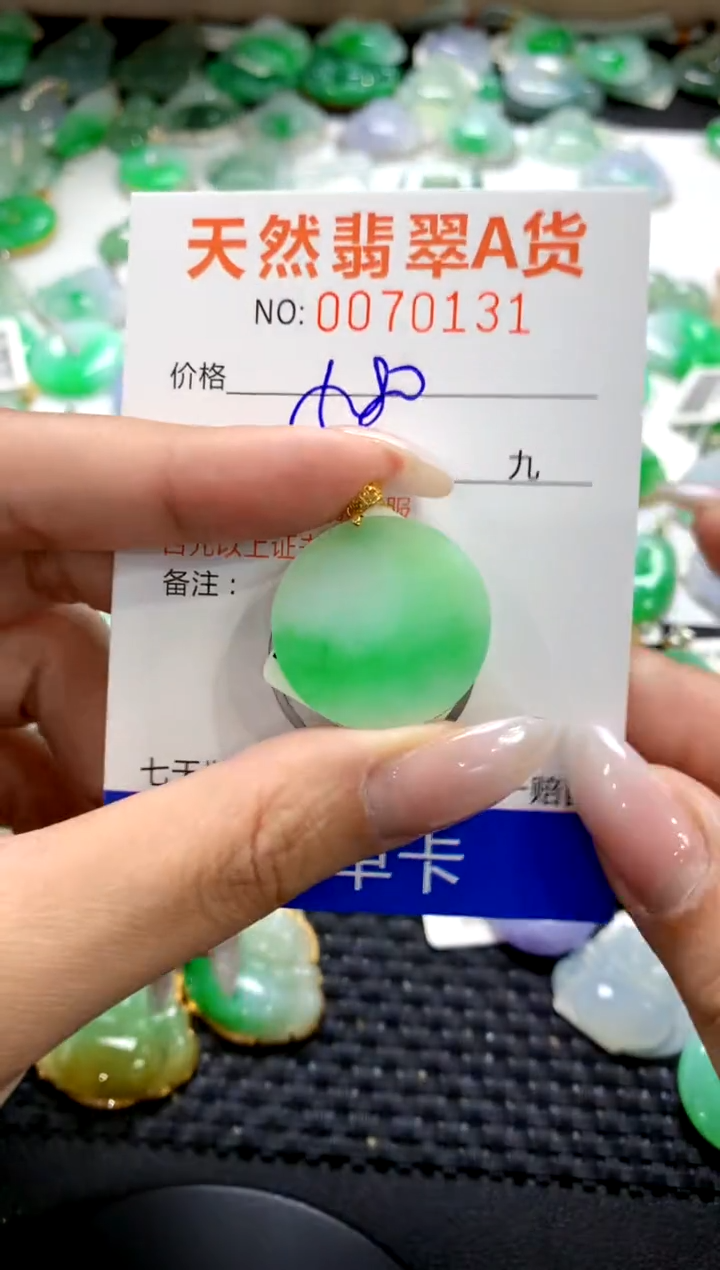 翡翠18K金镶嵌颈饰1