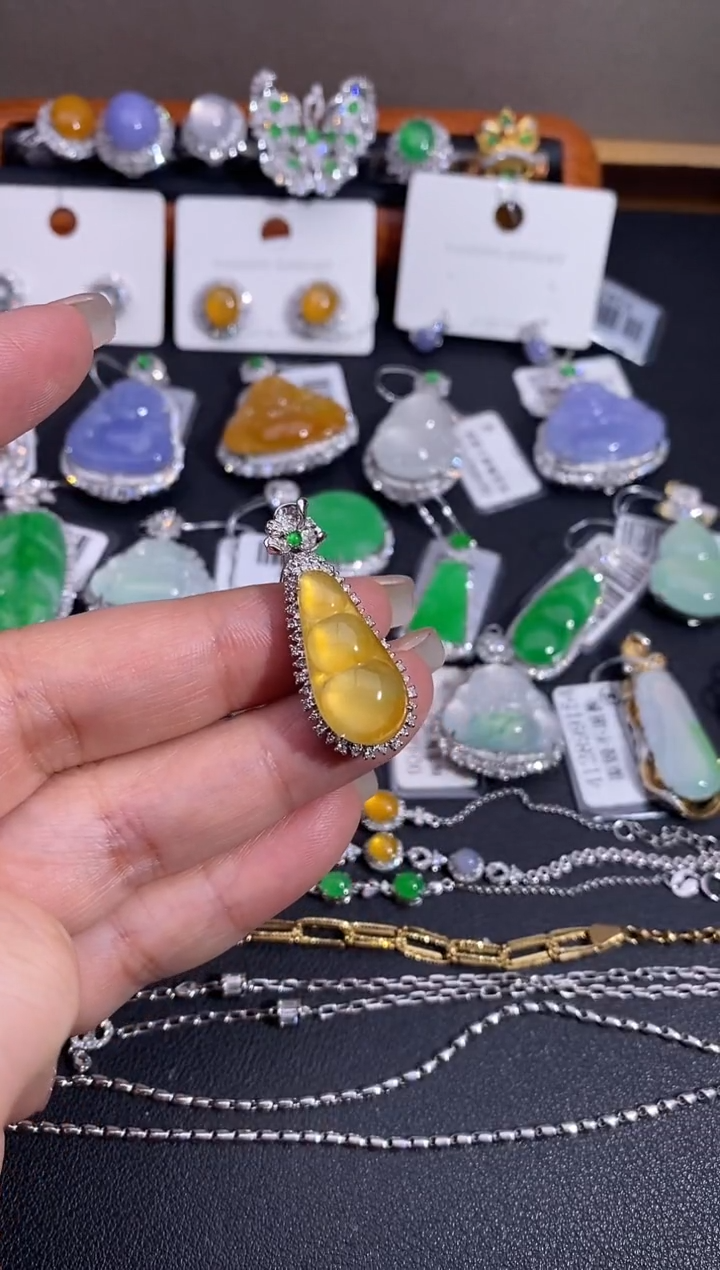 【闪购商品】翡翠颈饰18K金镶嵌吊坠