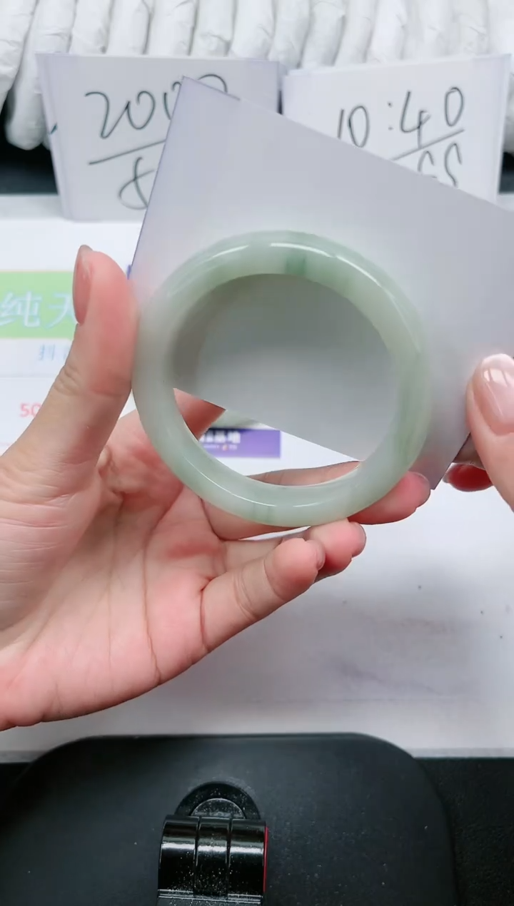 【闪购商品】石英质玉手镯未镶嵌35