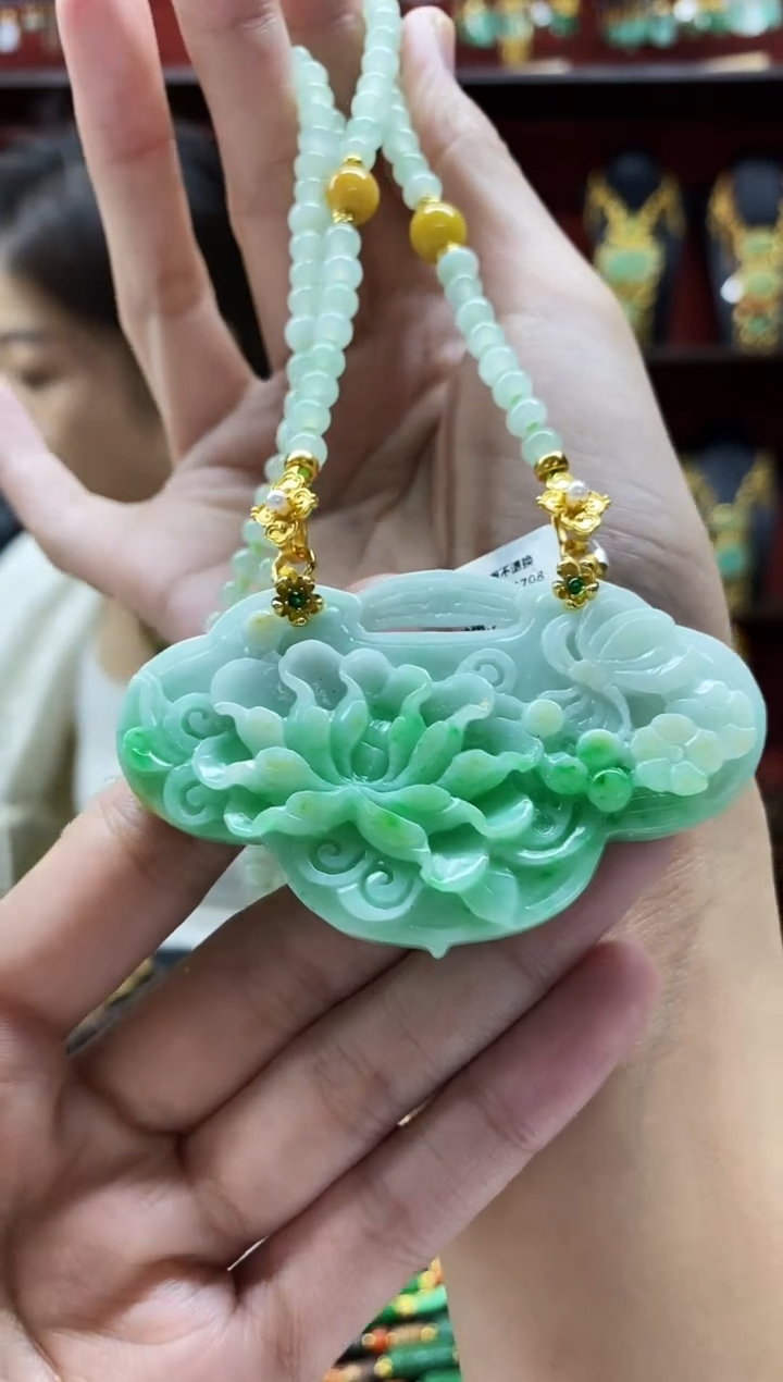 颈饰未镶嵌翡翠吊坠