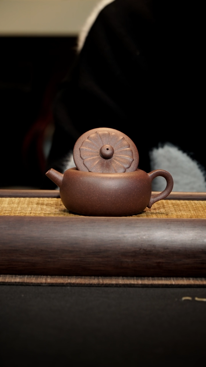 【闪购商品】紫砂茶壶莲蒲紫泥140cc