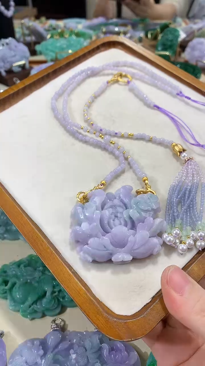 颈饰未镶嵌翡翠吊坠