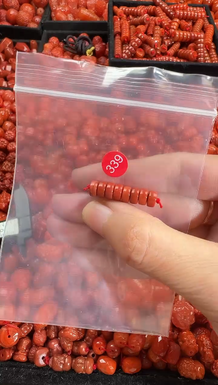 颈饰未镶嵌南红玛瑙1