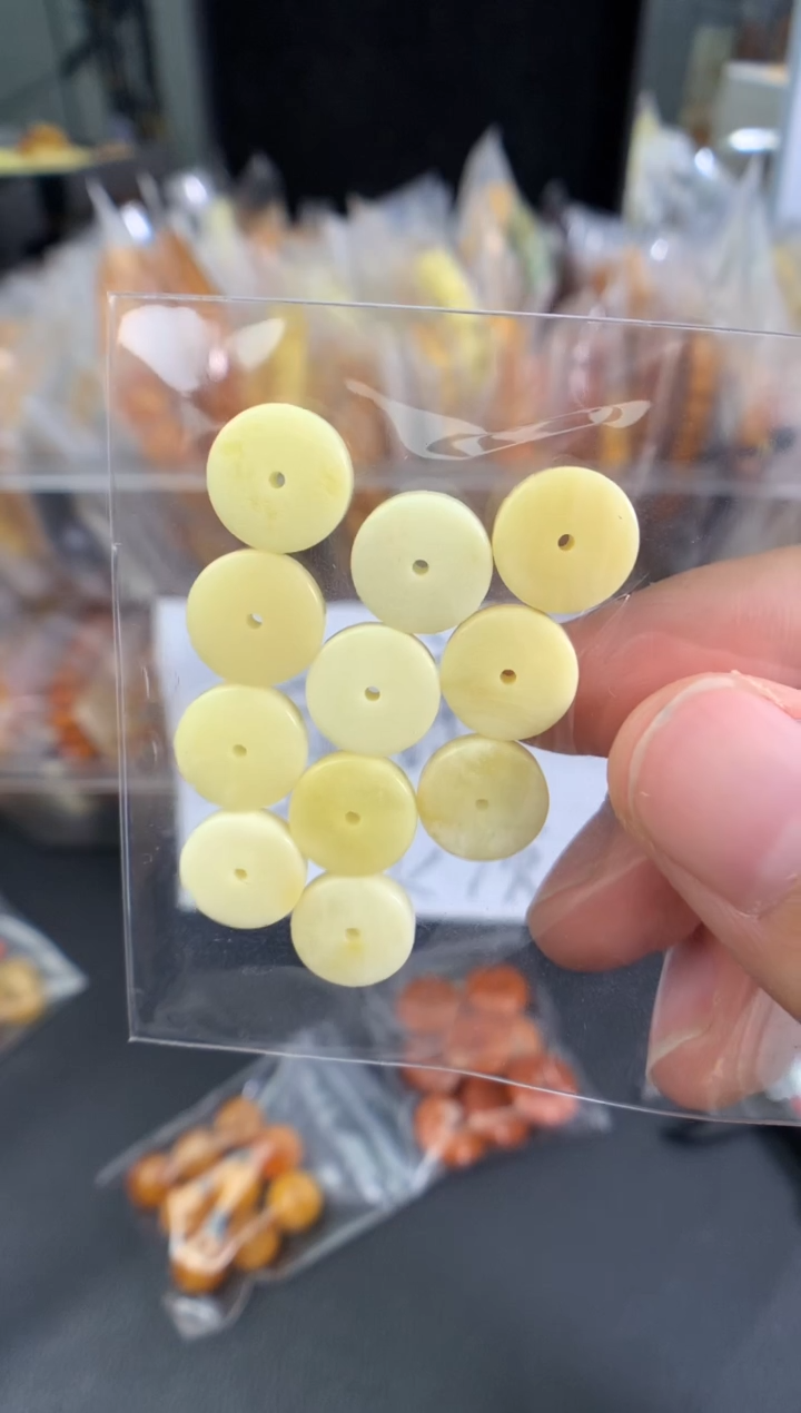 蜜蜡未镶嵌珠宝奇石多样性发一件