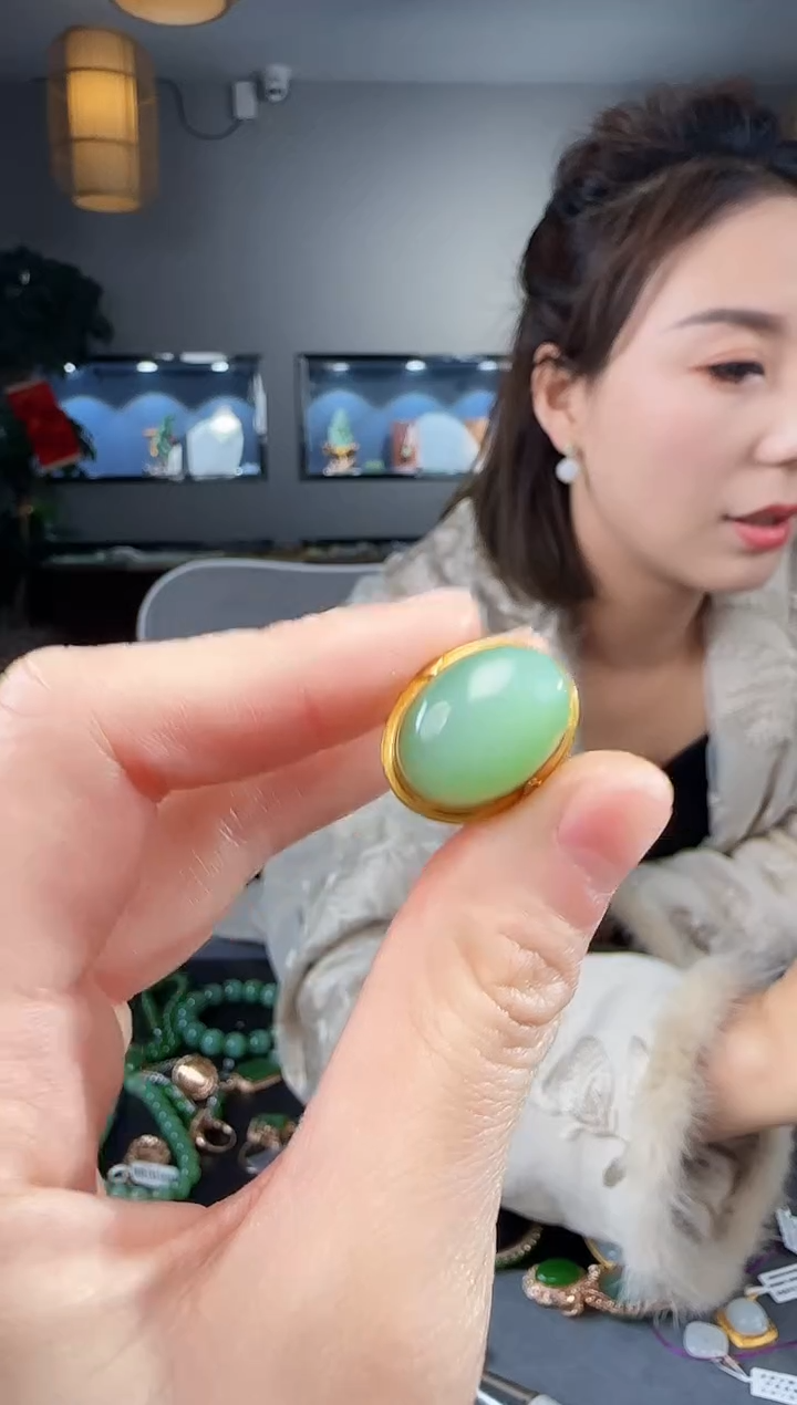 【闪购商品】和田玉戒指18K金镶嵌1