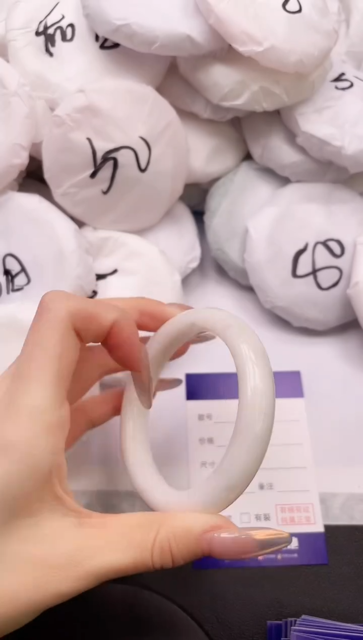 【闪购商品】和田玉手镯未镶嵌5K15-57