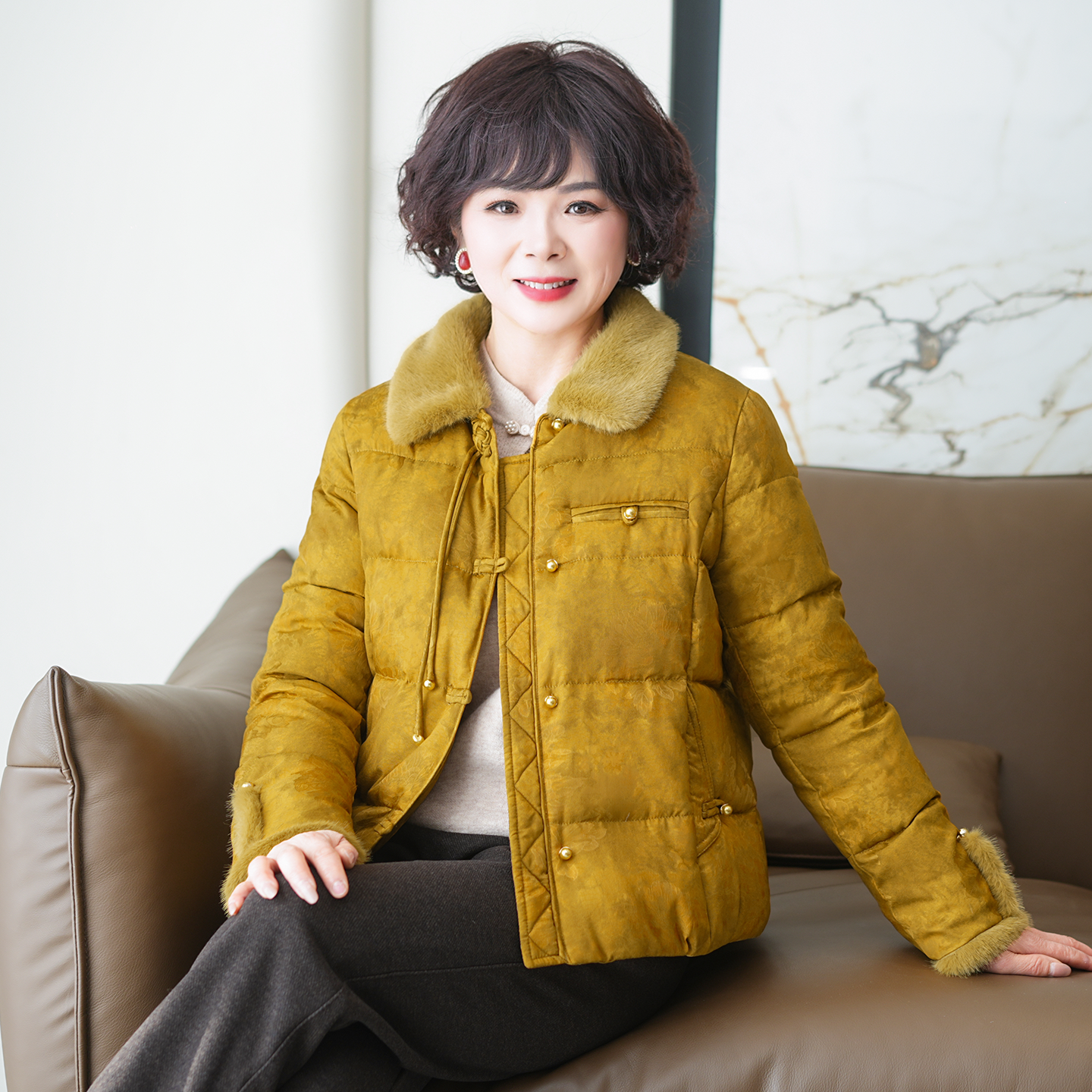 中老年羽绒服女短款2025年新款冬季加厚保暖时尚妈妈国风冬装外套