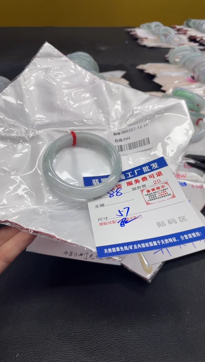 翡翠手镯未镶嵌1***1翡翠手镯