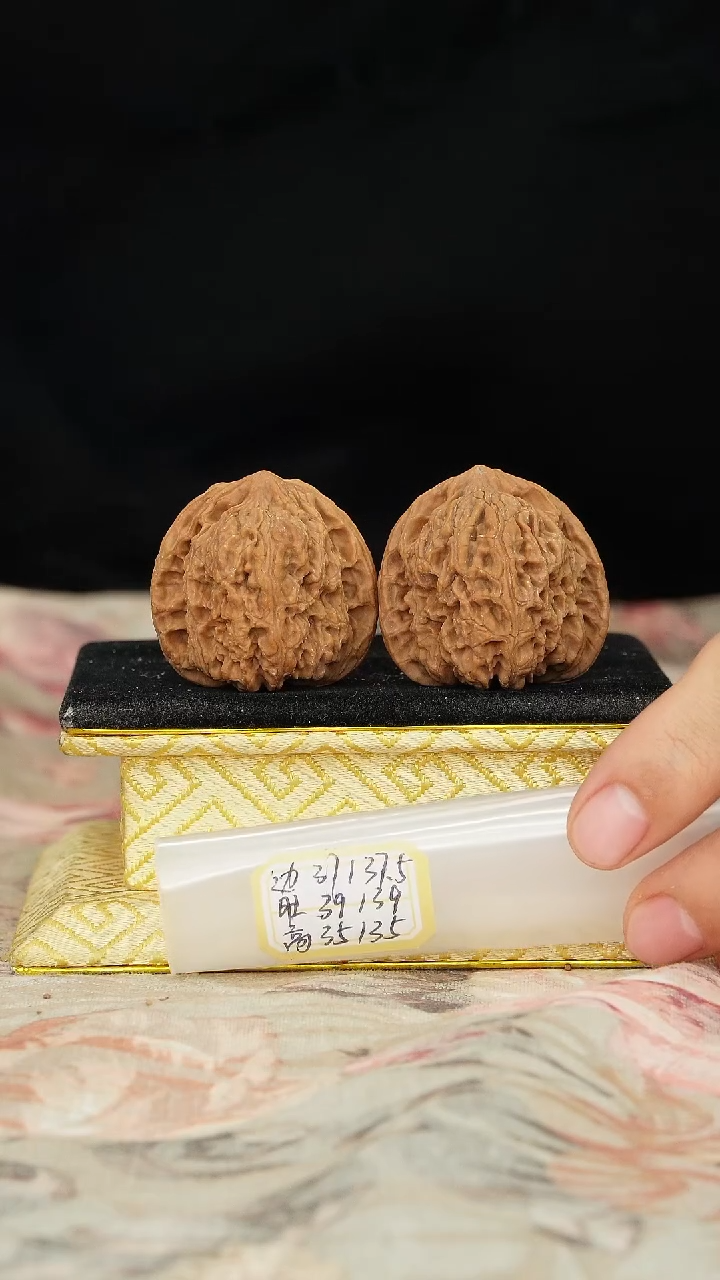 【闪购商品】文玩核桃把件赵喜满南将石