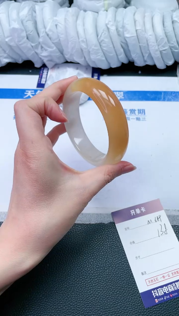 【闪购商品】石英质玉手镯未镶嵌M689