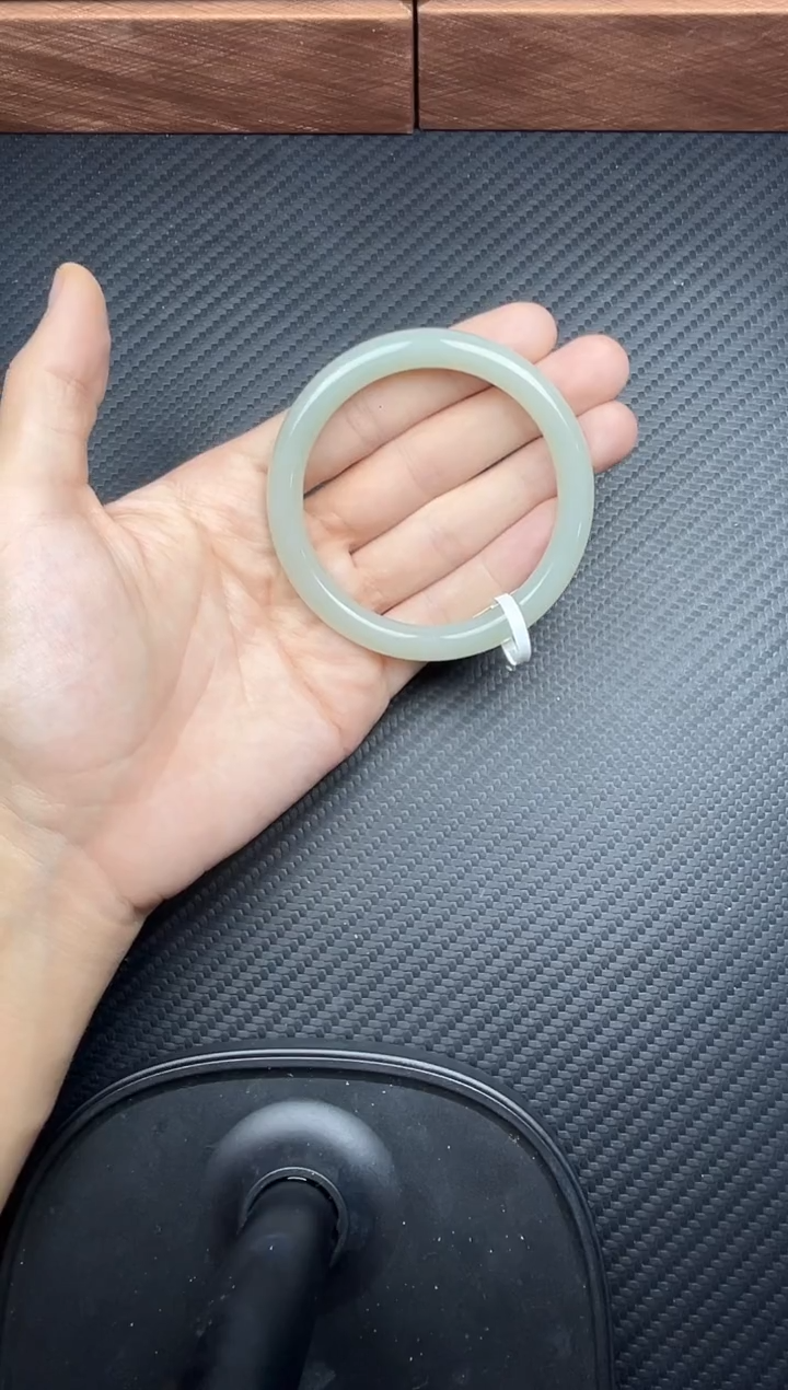 未镶嵌手镯和田玉且末微色差近矿56手镯